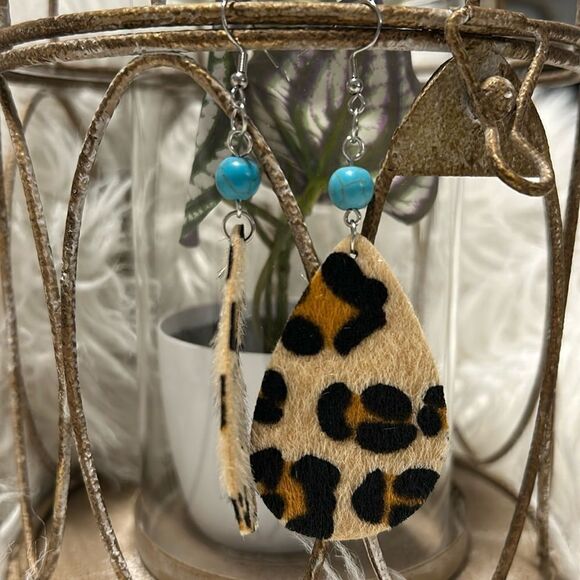 Earrings   - Picture 1 of 3
